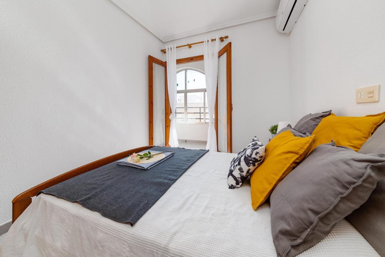 Cozy Apartment Near The Sea Torrevieja Ngoại thất bức ảnh